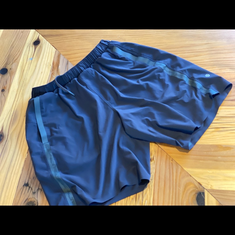 Mens black Lululemon liner-less shorts